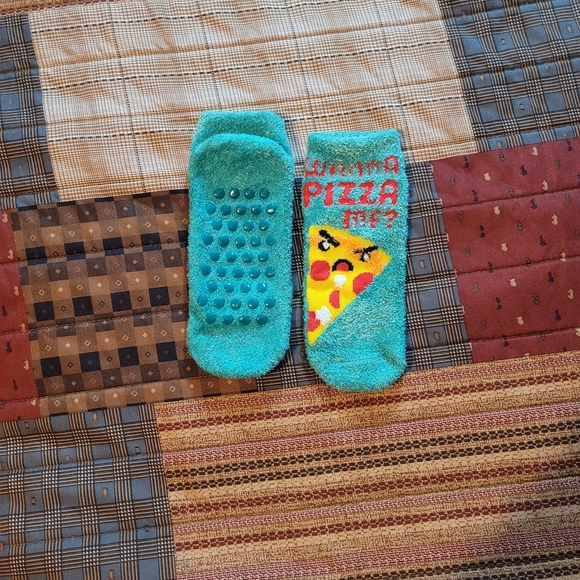 ♡HOST PICK♡ NWOT Wanna Pizza Me? Ankle Grip Gripper Socks Kids OS Girls' Boys' - Picture 2 of 6